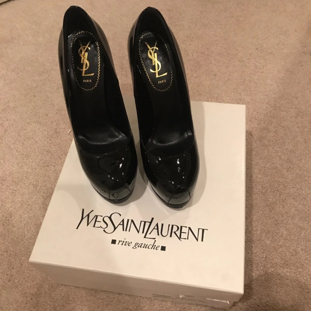 YSL Tribtoo 105 patent leather pumps